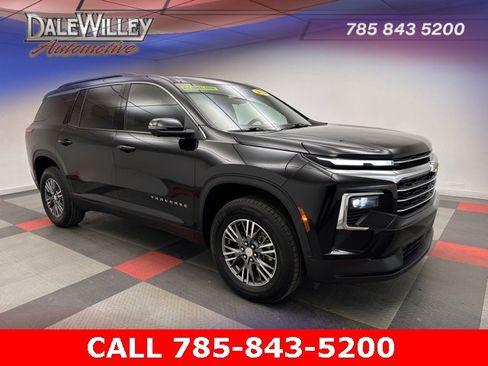 Used 2024 Chevrolet Traverse LT image 1