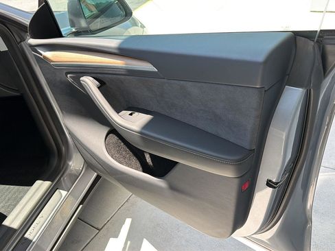 Used 2024 Tesla Model Y Long Range RWD image 14
