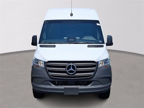 Used 2025 Mercedes-Benz Sprinter 2500 image 2