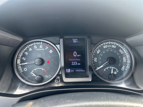 Used 2019 Toyota Tacoma TRD Off-Road AWD/4WD image 17