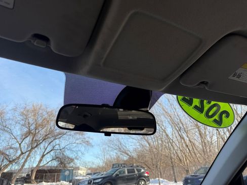 Used 2022 Hyundai Venue SE image 19