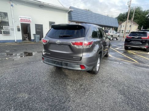 Used 2014 Toyota Highlander XLE AWD/4WD image 9