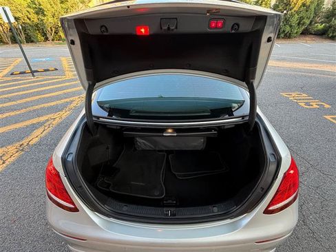 Used 2019 Mercedes-Benz E 300 4MATIC image 21