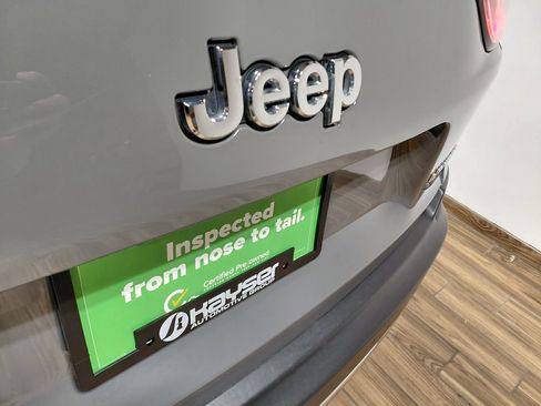 Certified 2019 Jeep Cherokee Limited AWD/4WD image 24