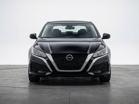 Used 2025 Nissan Altima 2.5 SV FWD image 2