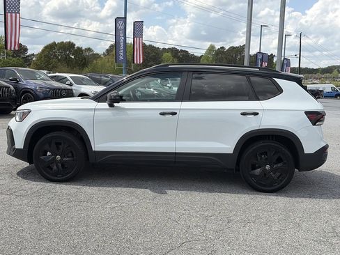 Certified 2025 Volkswagen Taos SE FWD image 23