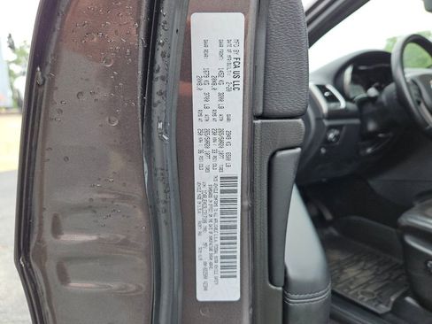 Used 2020 Jeep Grand Cherokee Altitude RWD image 16