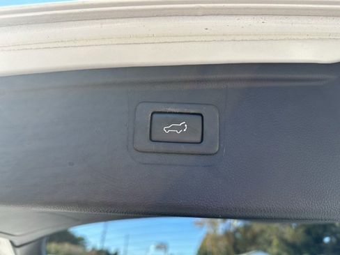 Used 2018 Subaru Outback 3.6R Touring w/ Popular Package #3 image 9