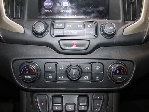 Used 2018 GMC Terrain Denali w/ Comfort Package image 32