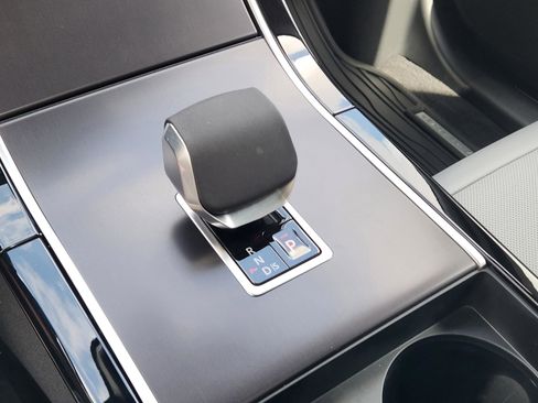 New 2026 Land Rover Range Rover Velar Dynamic SE image 18