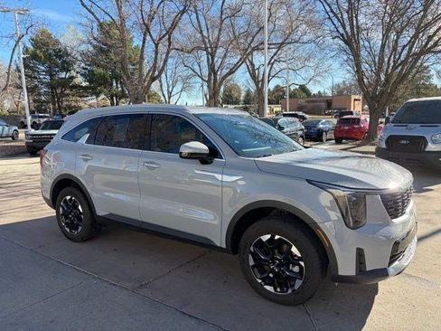 Used 2025 Kia Sorento S image 7