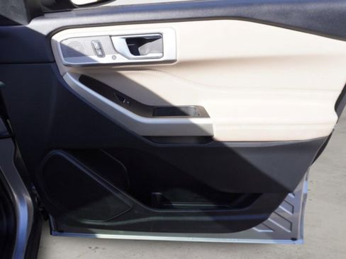 Used 2022 Ford Explorer XLT w/ Equipment Group 202A image 26