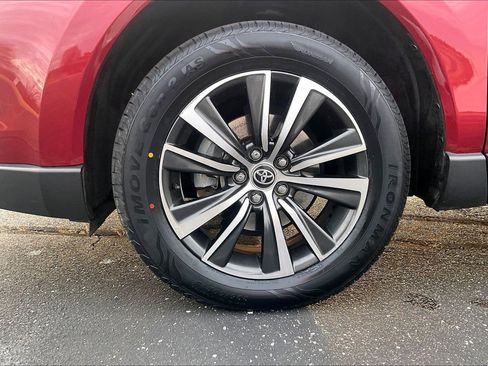 Used 2021 Toyota Venza LE image 9