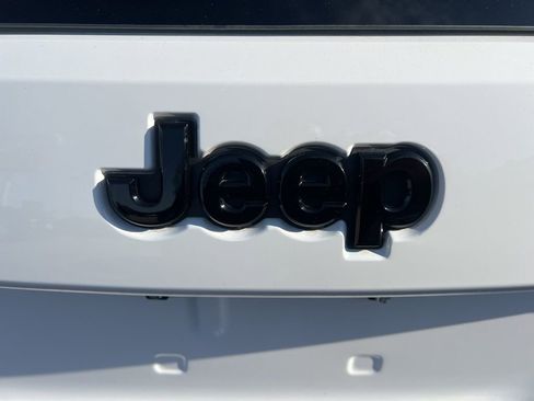 Used 2018 Jeep Grand Cherokee Altitude AWD/4WD image 33