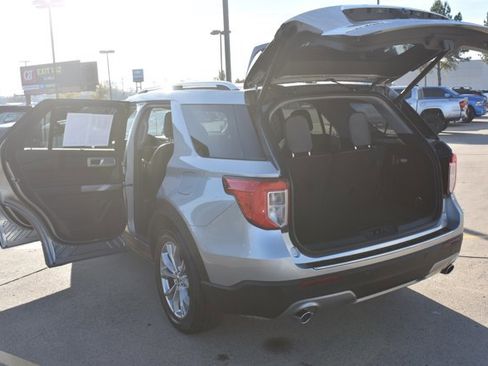 Used 2023 Ford Explorer Limited image 17