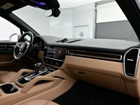 Certified 2023 Porsche Cayenne Platinum Edition AWD/4WD image 18