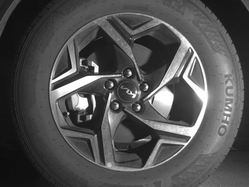 Used 2025 Kia Sportage LX image 12