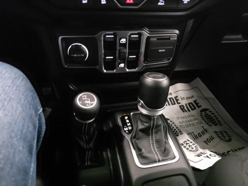 Used 2021 Jeep Wrangler Unlimited Sahara w/ Cold Weather Group AWD/4WD image 18