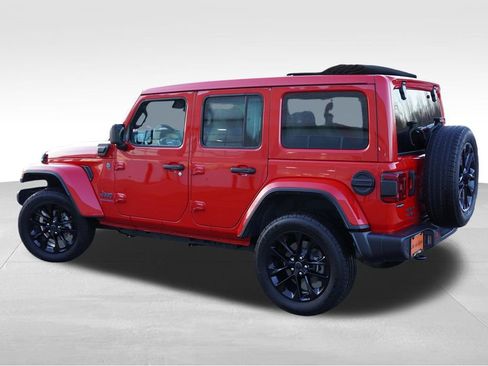Certified 2025 Jeep Wrangler Unlimited Sahara w/ Safety Group image 9