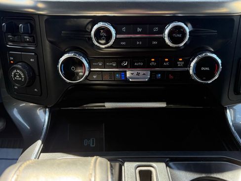 Used 2023 Ford F150 Lariat w/ FX4 Off-Road Package AWD/4WD image 19