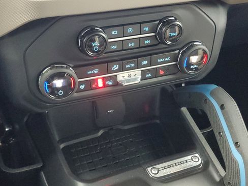 Used 2024 Ford Bronco Wildtrak image 18