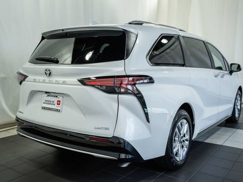 Used 2026 Toyota Sienna Limited AWD/4WD image 4