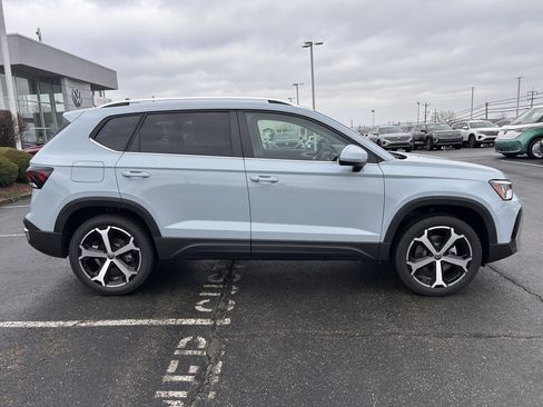 New 2026 Volkswagen Taos SEL image 8