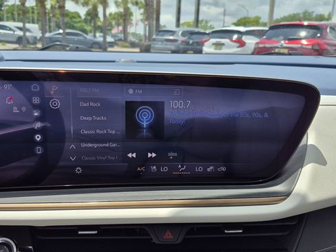 Used 2025 Buick Envision Avenir AWD/4WD image 28
