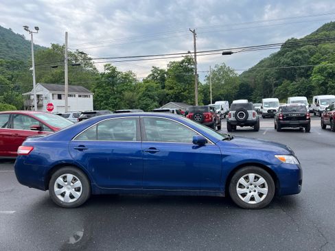 Used 2011 Toyota Camry LE FWD image 5