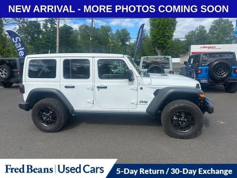 Used 2024 Jeep Wrangler Unlimited AWD/4WD image 3