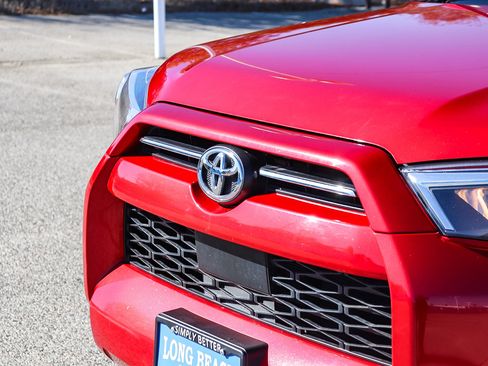 Used 2023 Toyota 4Runner SR5 image 6