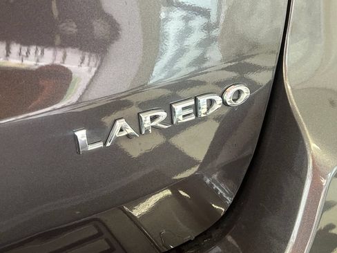 Used 2021 Jeep Grand Cherokee Laredo AWD/4WD image 14