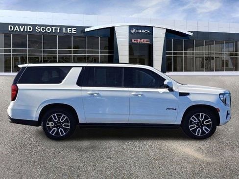 Used 2023 GMC Yukon XL AT4 w/ AT4 Premium Plus Package AWD/4WD image 8