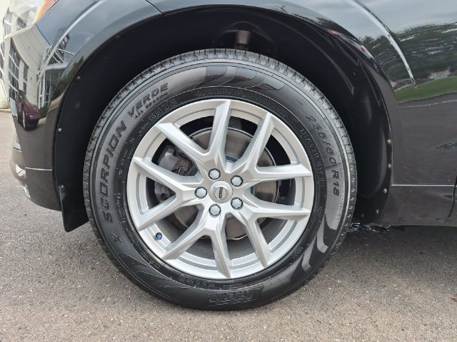 Used 2021 Volvo XC60 T5 Momentum w/ Premium Package AWD/4WD image 36