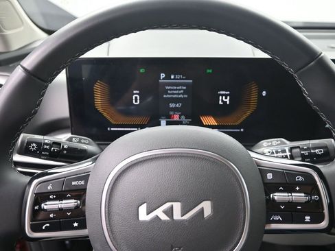 Certified 2025 Kia Sorento EX image 15