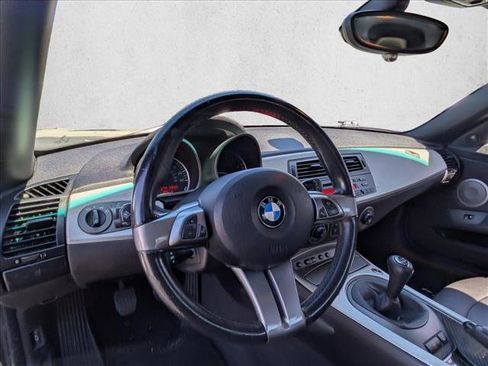 Used 2004 BMW Z4 2.5i RWD image 10