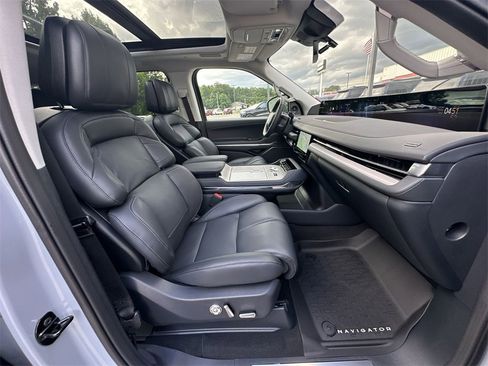 New 2025 Lincoln Navigator Reserve image 26