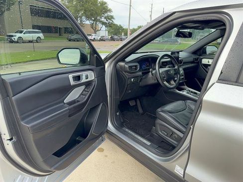 Used 2020 Ford Explorer Platinum w/ Premium Technology Package AWD/4WD image 7