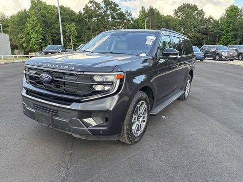 Used 2025 Ford Expedition Max Active AWD/4WD image 3