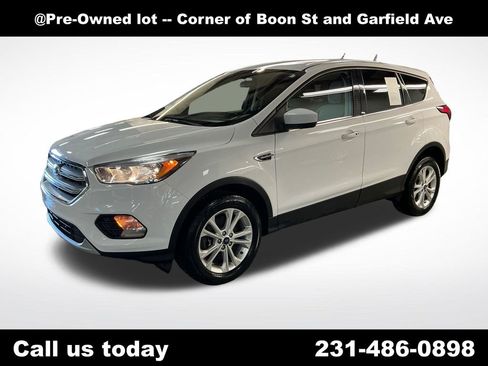 Used 2019 Ford Escape SE image 1