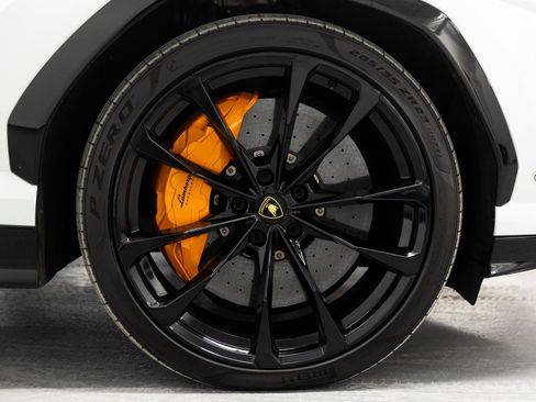 Used 2021 Lamborghini Urus image 16