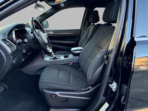 Used 2020 Jeep Grand Cherokee Laredo AWD/4WD image 20