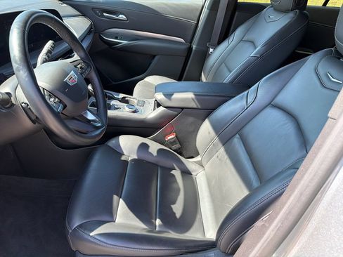 Used 2025 Cadillac XT4 Premium Luxury FWD image 9