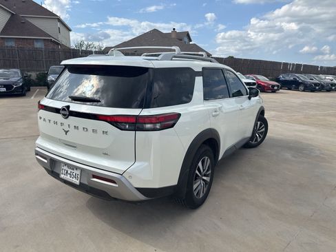 Used 2024 Nissan Pathfinder SL image 9