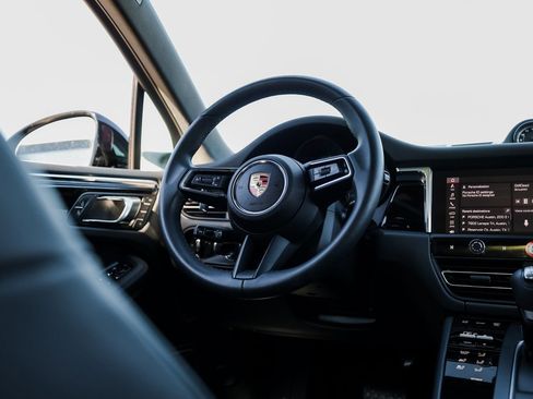 Used 2025 Porsche Macan AWD/4WD image 26