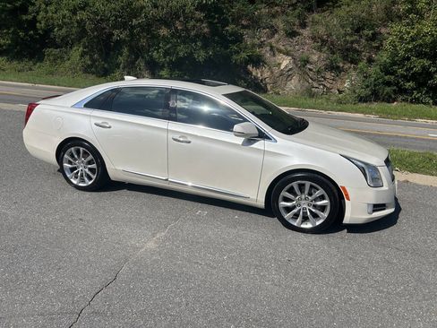 Used 2015 Cadillac XTS Luxury w/ Driver Awareness Package AWD/4WD image 8