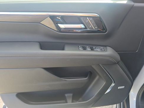 New 2026 Chevrolet Suburban Premier w/ Sun And Tow Package AWD/4WD image 10