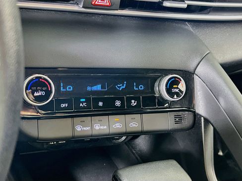 Used 2023 Hyundai Elantra SEL FWD image 15