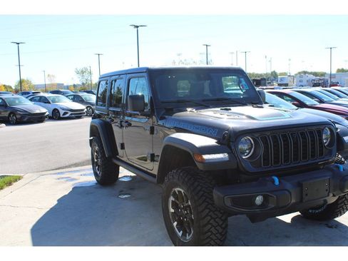 Used 2024 Jeep Wrangler Unlimited Rubicon 4xe w/ Technology Group AWD/4WD image 8