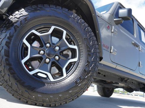 Used 2023 Jeep Gladiator Rubicon w/ Cold Weather Group AWD/4WD image 12
